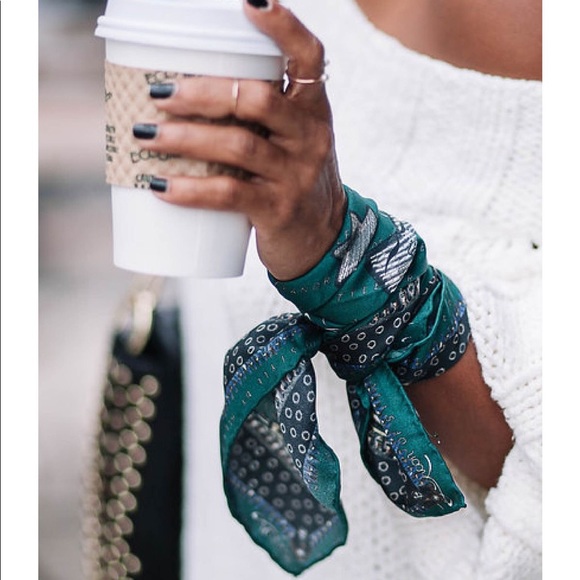 Rare Pierre Balmain Printed Green Silk French square scarf - Picture 9 of 12